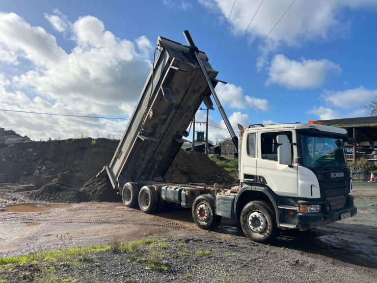 tipper truck hire bristol, 8 wheeler tipper hire